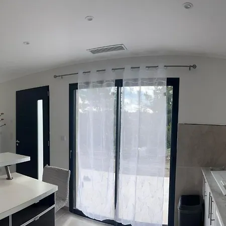 Confort En Provence Avec Piscine, Ainsi Qu'un Parking Prive Holiday home
