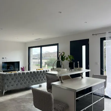 Confort En Provence Avec Piscine, Ainsi Qu'un Parking Prive Holiday home